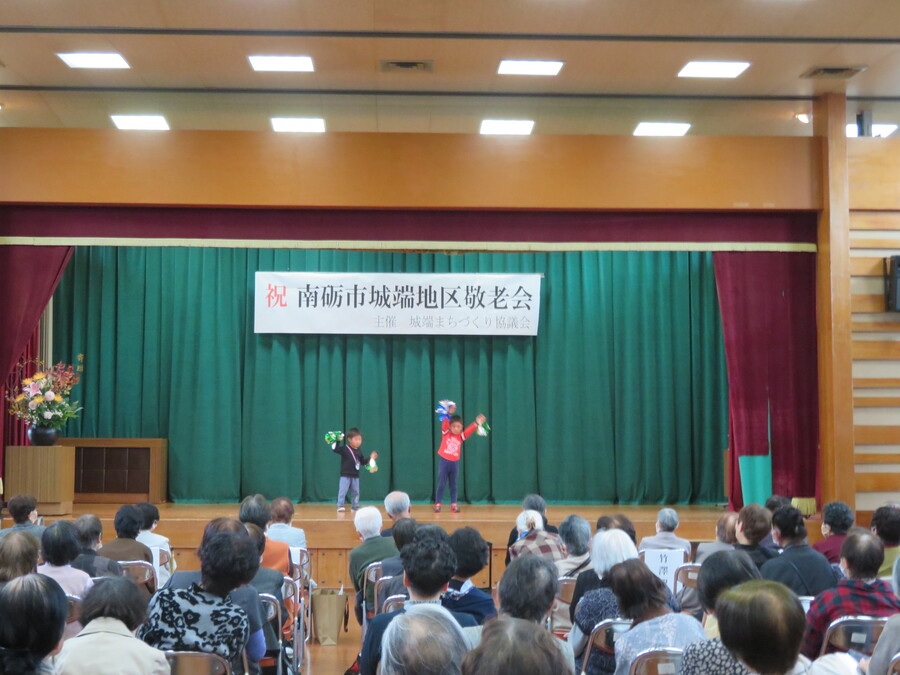 「城端さくら保育園」園児によるお遊戯