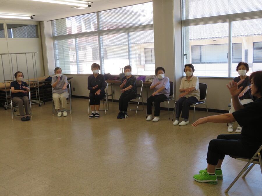 「健康体操」の様子